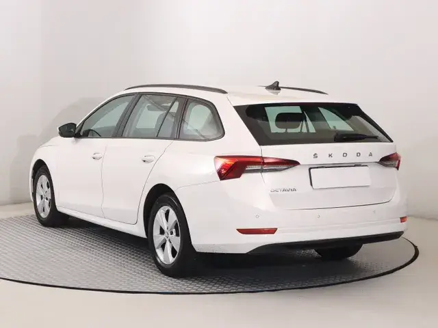 Skoda Octavia Combi 2022 photo 3