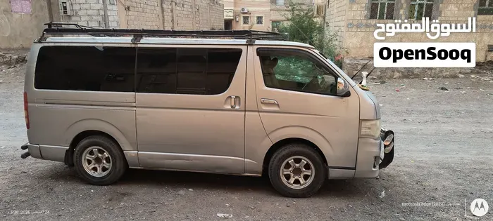 Toyota Hiace 2012 photo 2
