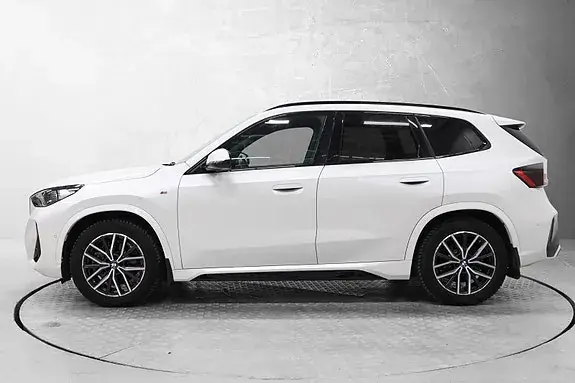 BMW Ix1 2024 photo 3