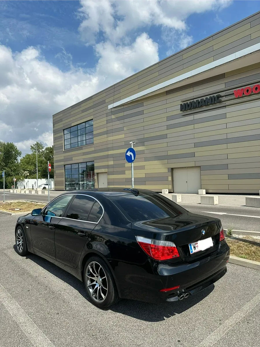 BMW 5 Series 2004 photo 2