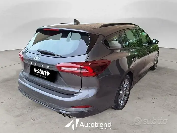 Ford Focus 2022 photo 2