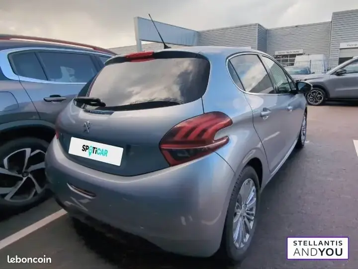 Peugeot 208 2019 photo 3