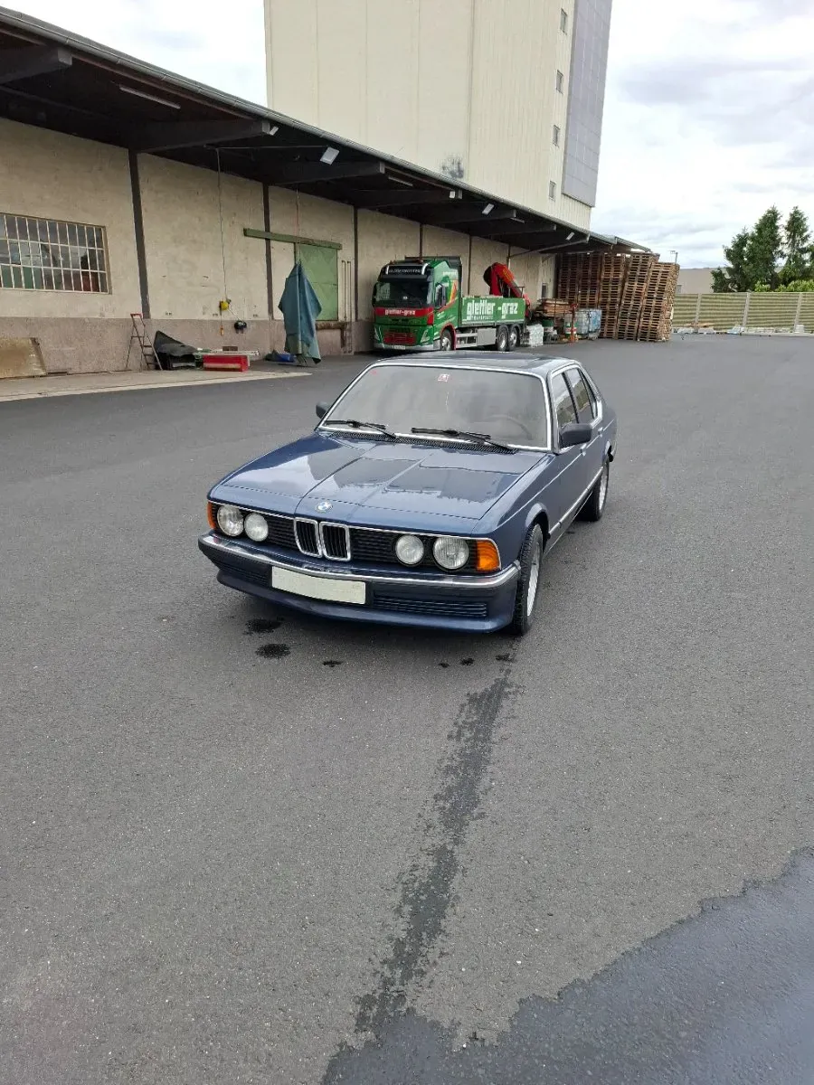 BMW 7 Series 1983 photo 2