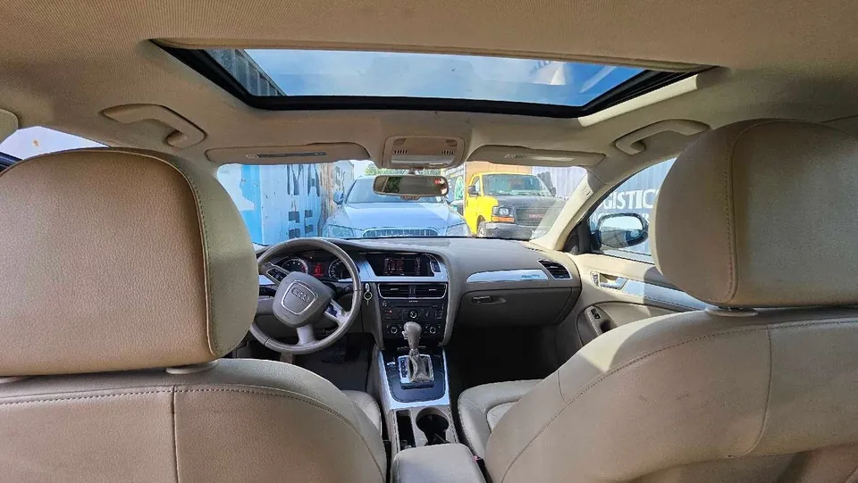 Audi A4 2010 photo 2