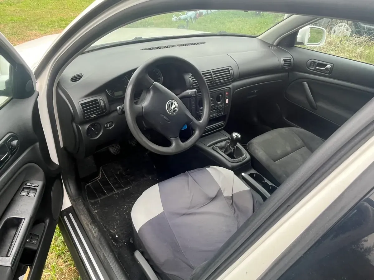 Volkswagen Passat 2003 photo 2