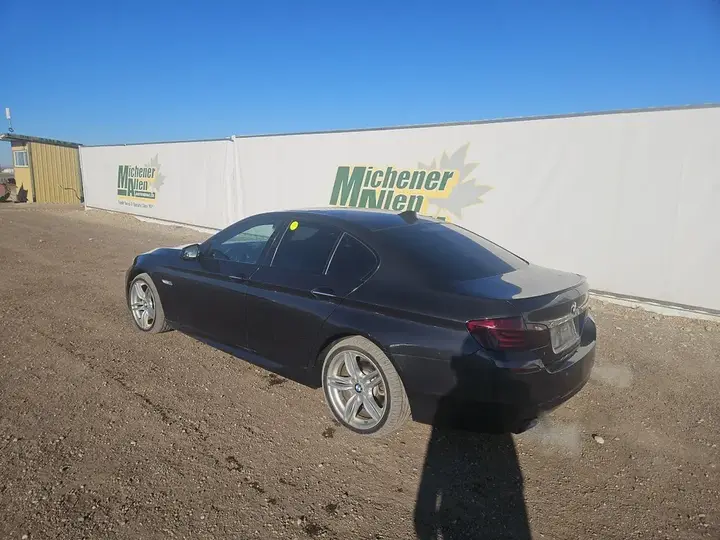 BMW 5 Series 2013 photo 2