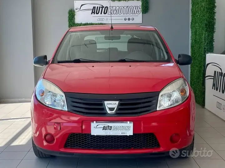 Dacia Sandero 2010 photo 2