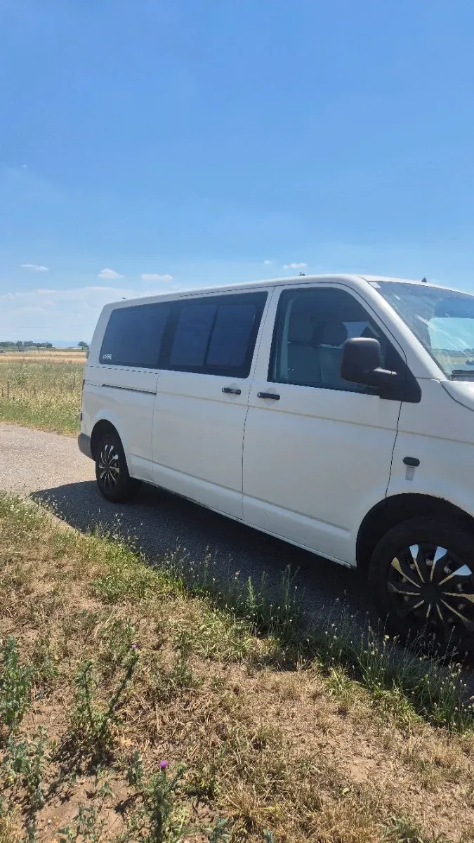 Volkswagen T5 2003 photo 2