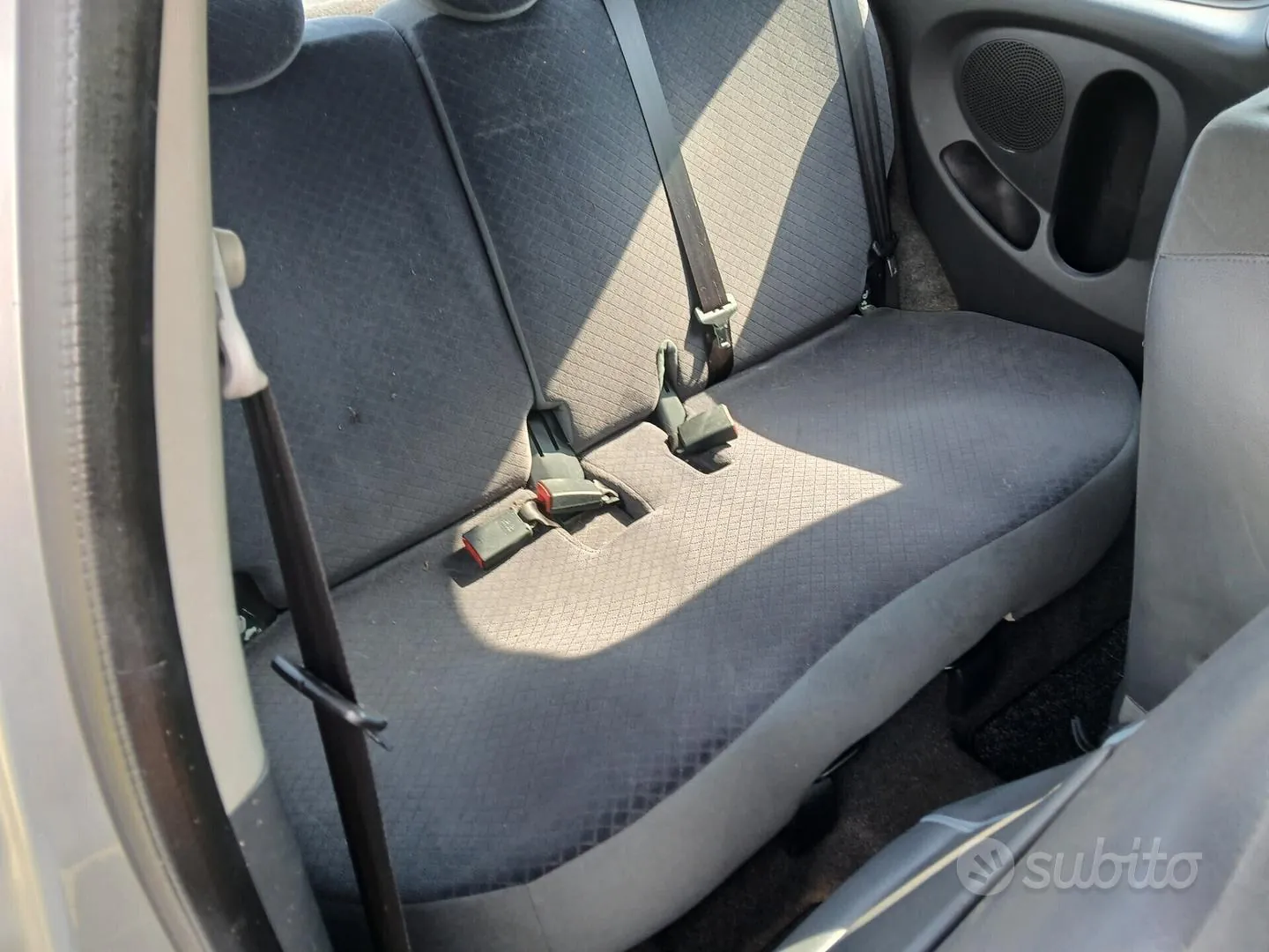 Nissan Micra 2004 photo 5