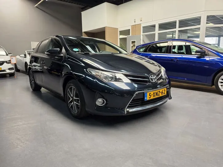 Toyota Auris 2014 photo 3