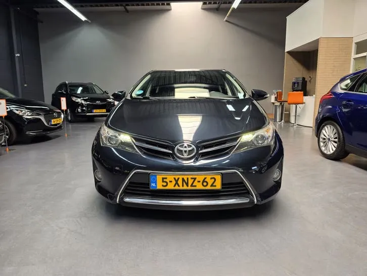 Toyota Auris 2014 photo 2