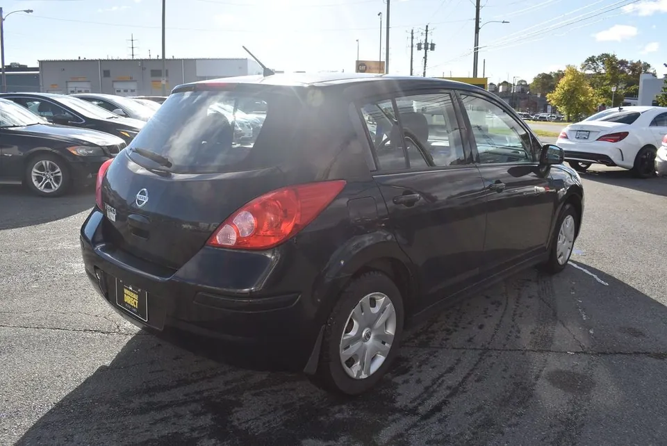 Nissan Versa 2012 photo 4