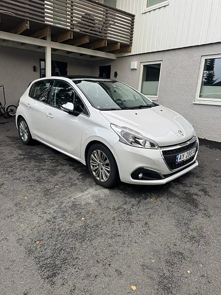 Peugeot 208 2015 photo 3