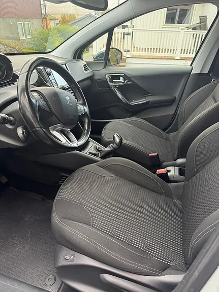 Peugeot 208 2015 photo 5