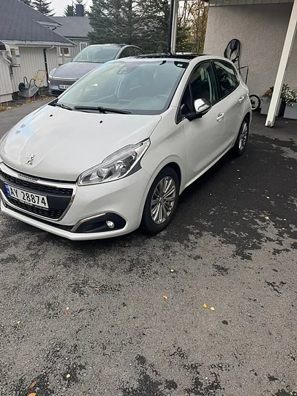 Peugeot 208 2015 photo 2