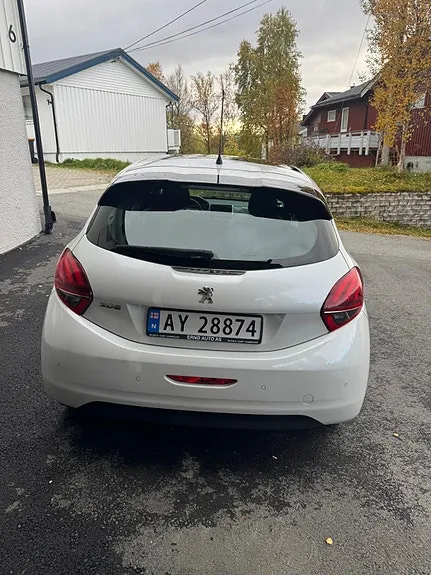 Peugeot 208 2015 photo 4