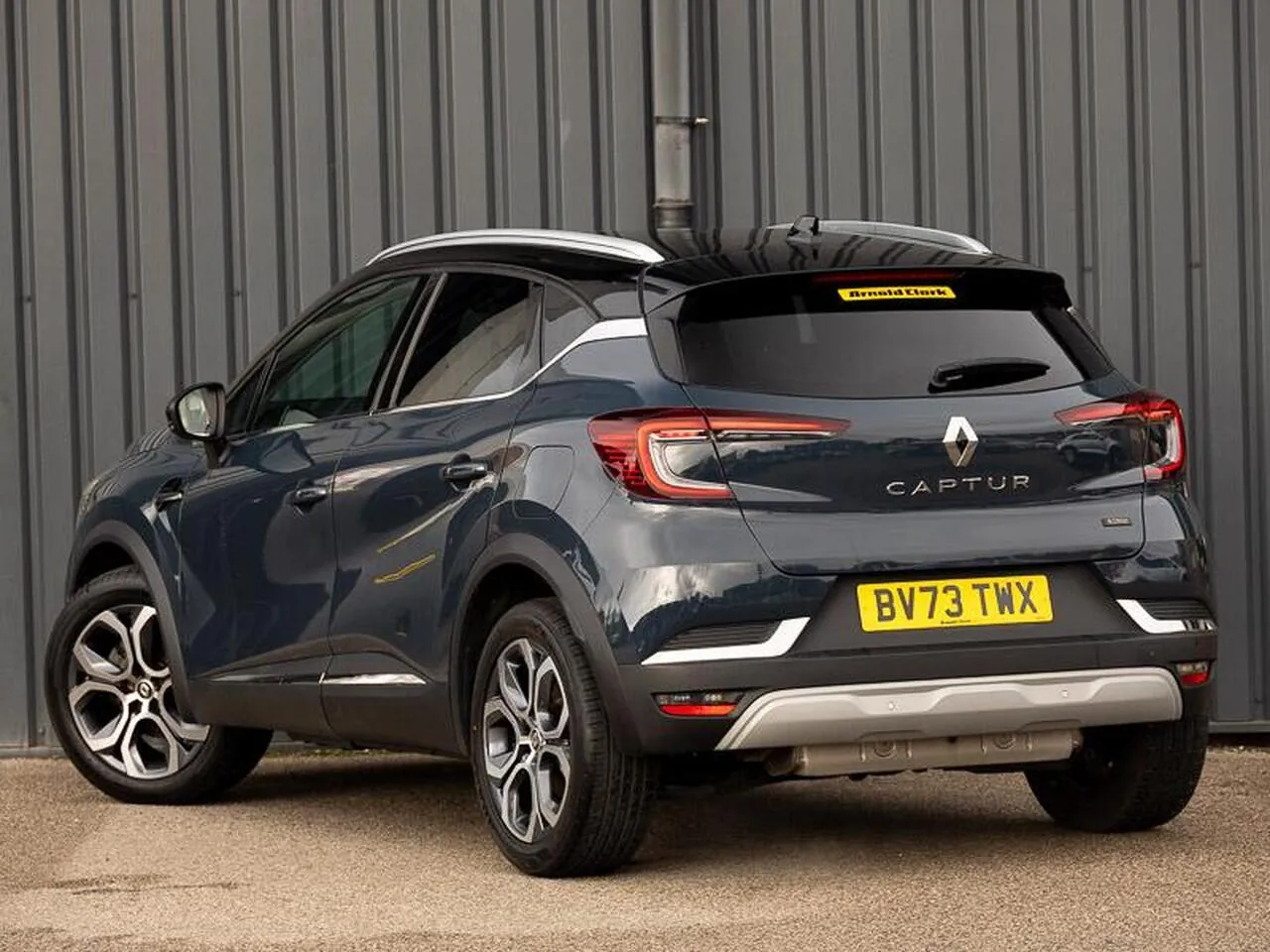 Renault Captur 2023 photo 2