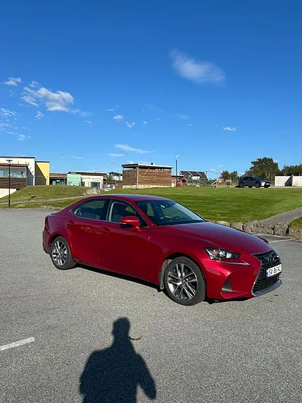 Lexus Is300H 2017 photo 2
