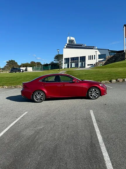 Lexus Is300H 2017 photo 3