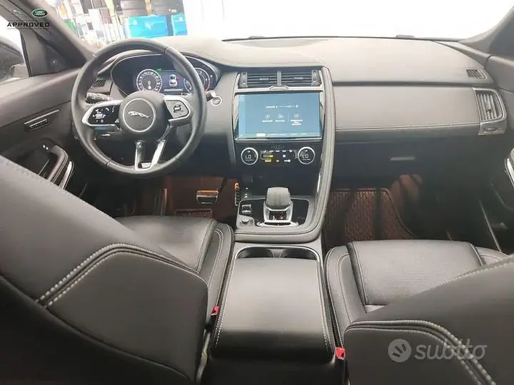 Jaguar E-Pace 2024 photo 3