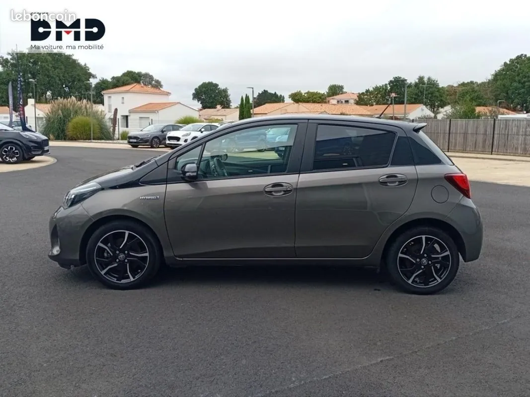 Toyota Yaris 2017 photo 2