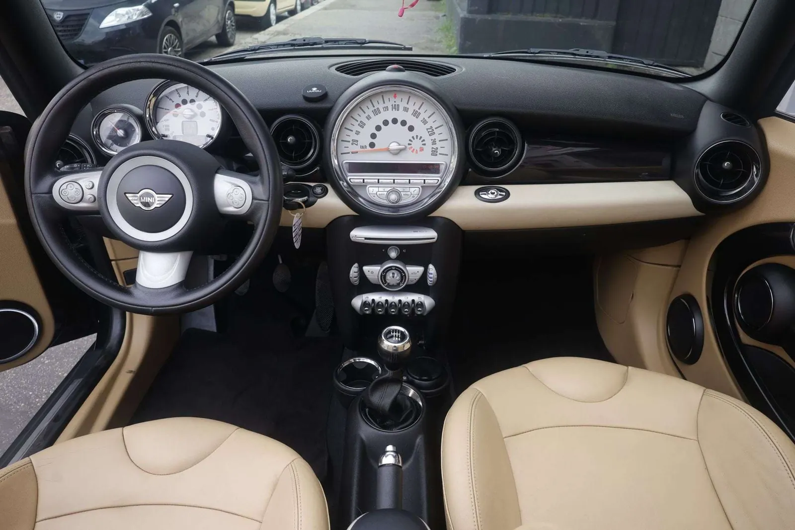 Mini Cooper Cabrio 2009 photo 2