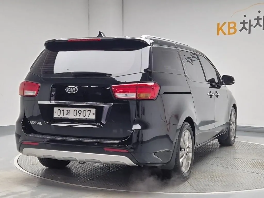 Kia Carnival 2016 photo 3