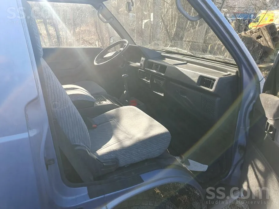 Mitsubishi L300 2006 photo 2