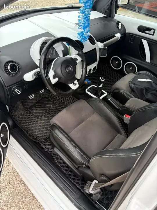 Volkswagen New Beetle 1999 photo 2