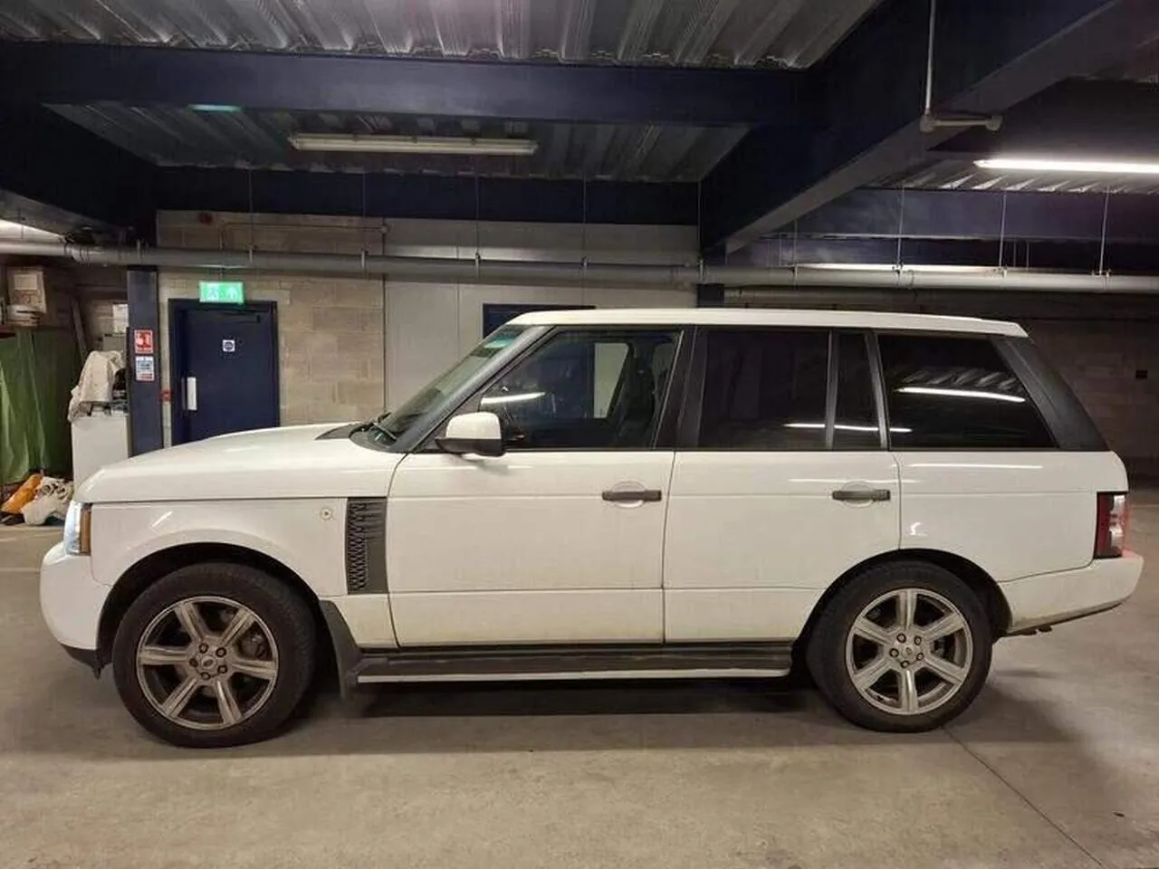Land Rover Range Rover Vogue 2011 photo 3