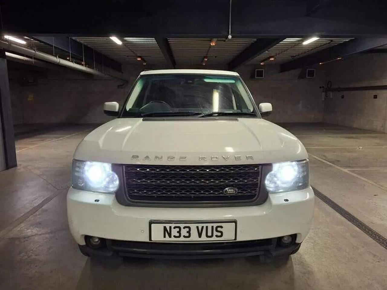 Land Rover Range Rover Vogue 2011 photo 2