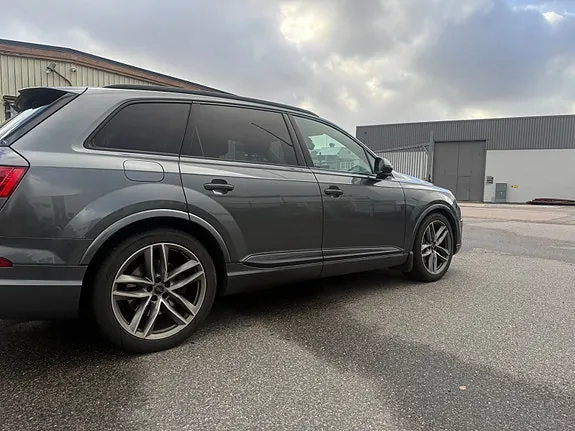 Audi Q7 2018 photo 2