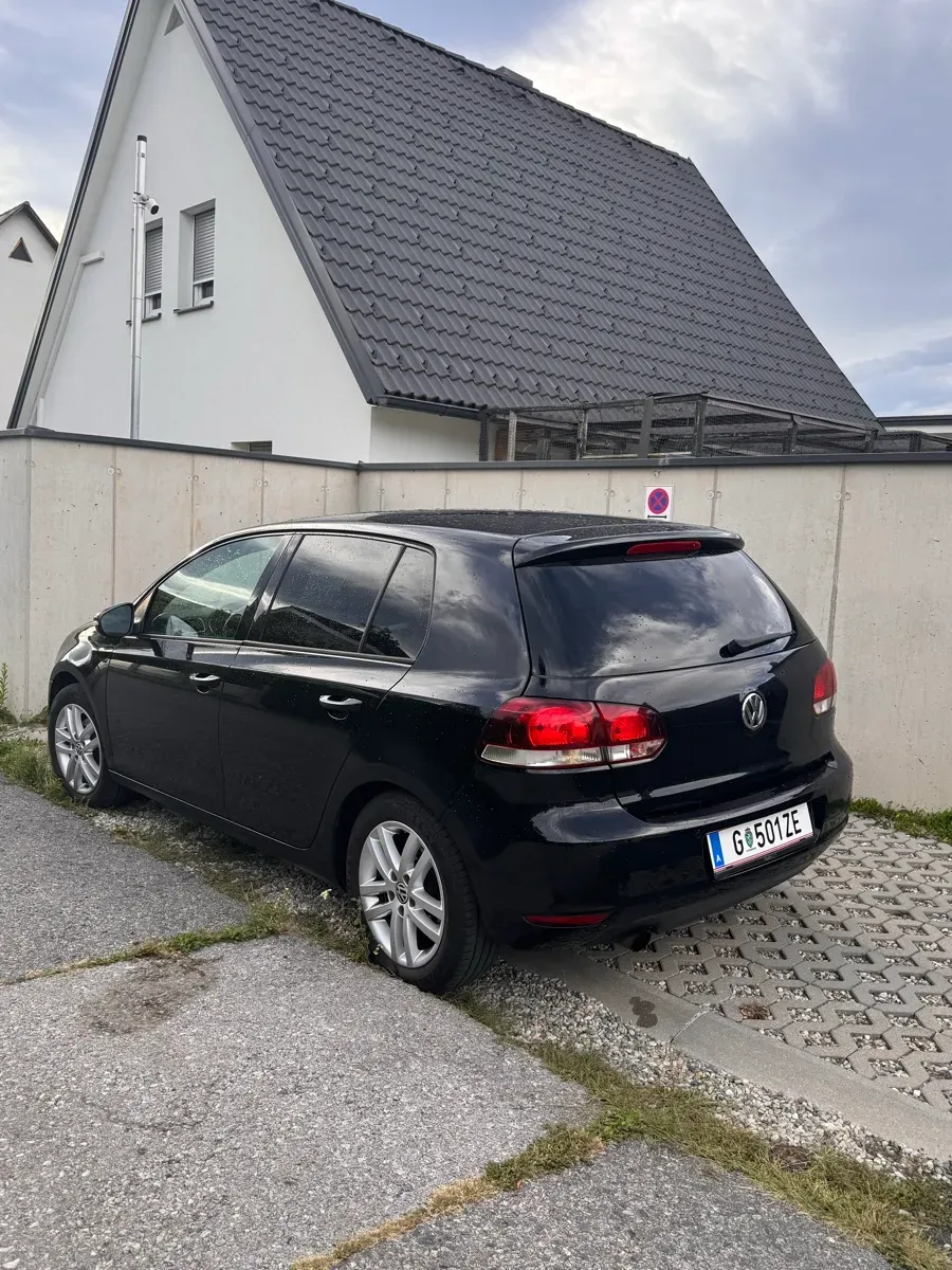 Volkswagen Golf 2010 photo 2