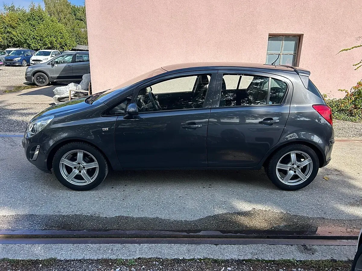Opel Corsa 2012 photo 2