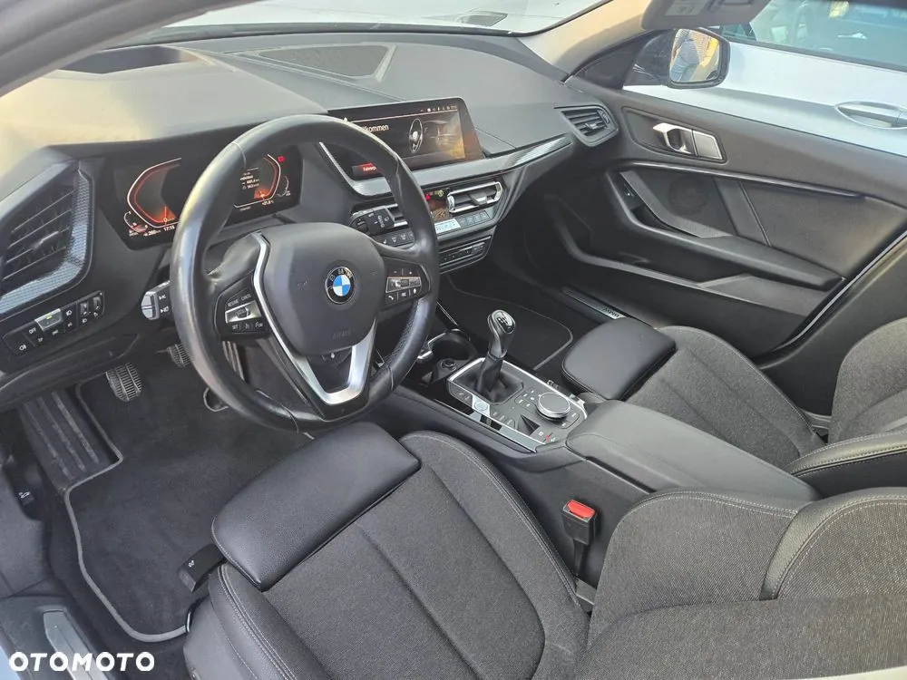 BMW 1 Series 2021 photo 2