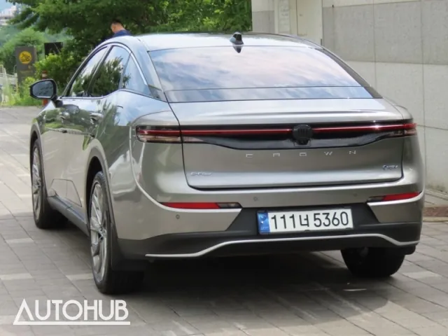 Toyota Crown 2024 photo 4