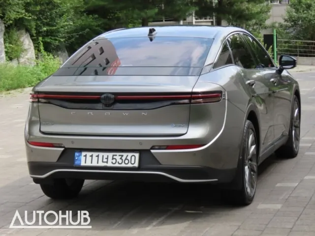 Toyota Crown 2024 photo 3