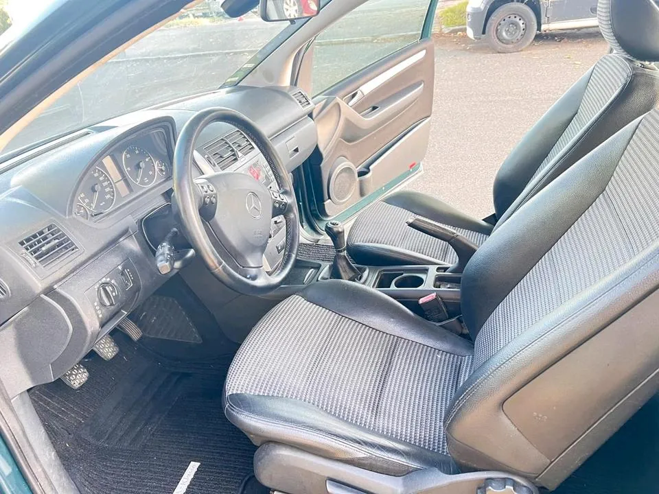Mercedes-Benz A180