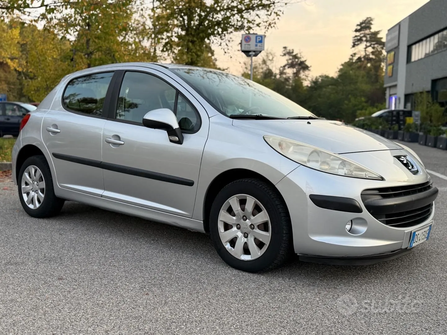 Peugeot 207 2008 photo 3