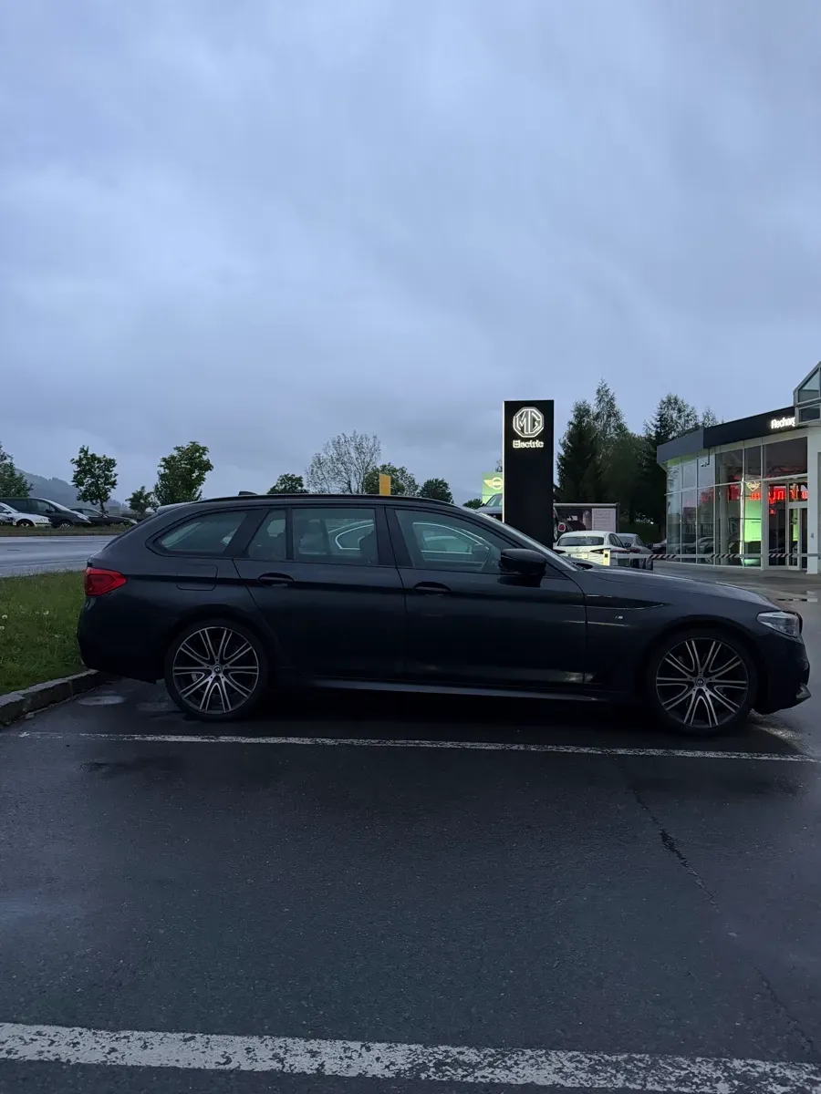 BMW 5 Series 2019 photo 2
