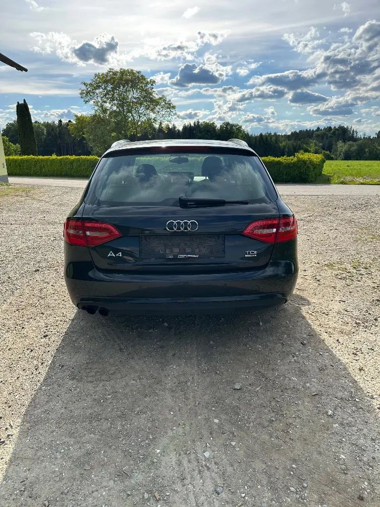 Audi A4 2012 photo 3
