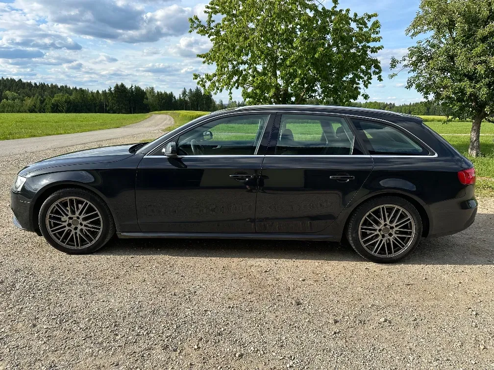 Audi A4 2012 photo 2