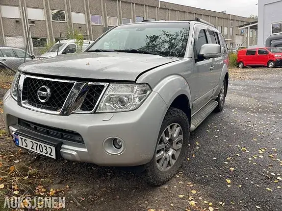 Nissan Pathfinder 2013 photo 2