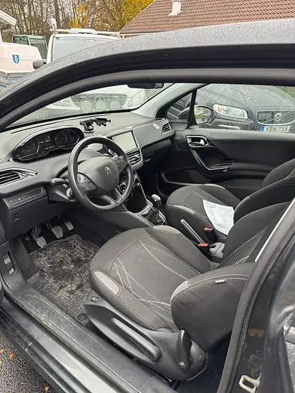 Peugeot 208 2012 photo 5