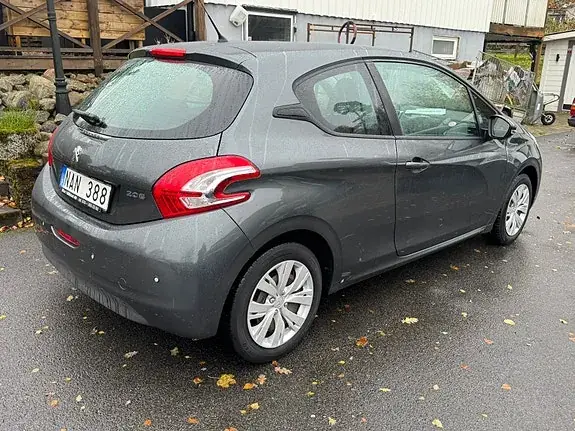 Peugeot 208 2012 photo 3