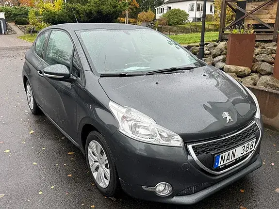 Peugeot 208 2012 photo 4