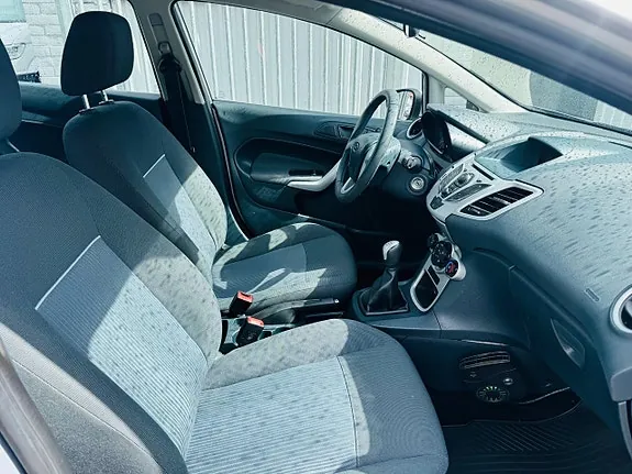 Ford Fiesta 2012 photo 5