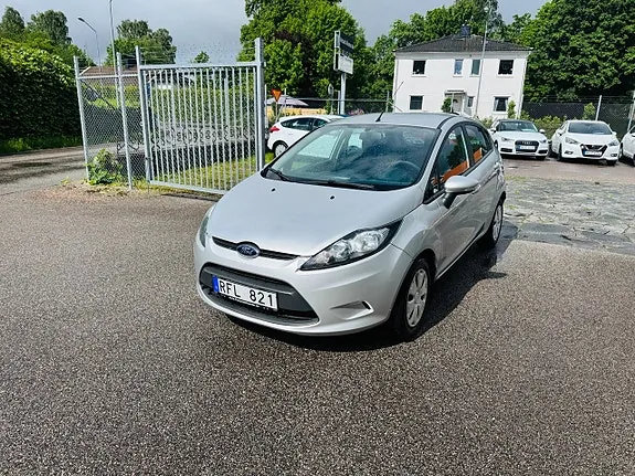 Ford Fiesta 2012 photo 2