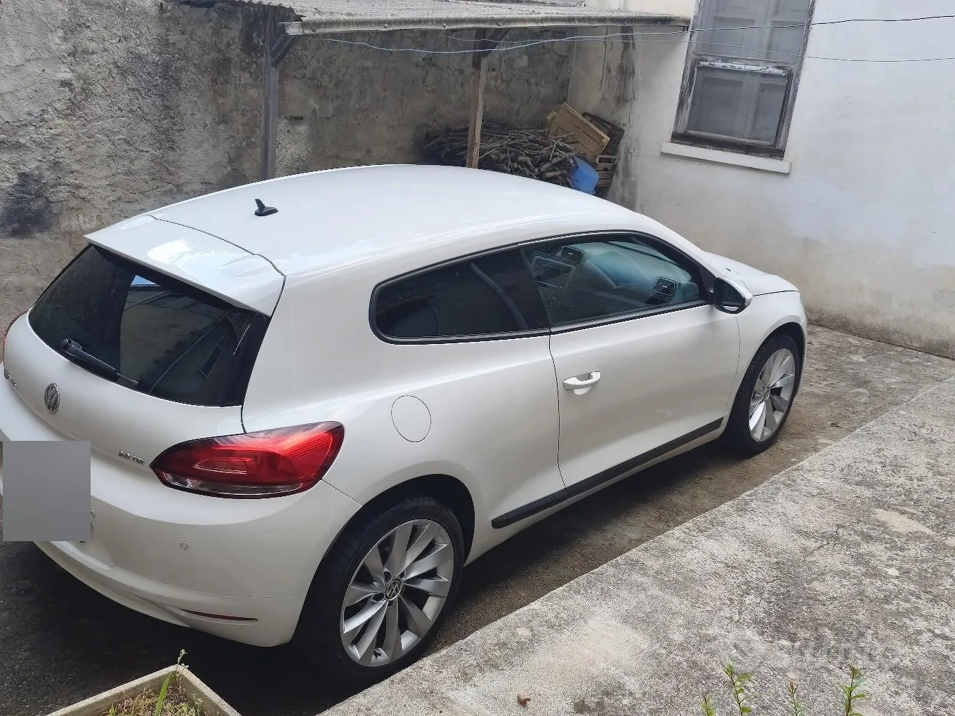 Volkswagen Scirocco 2010 photo 2