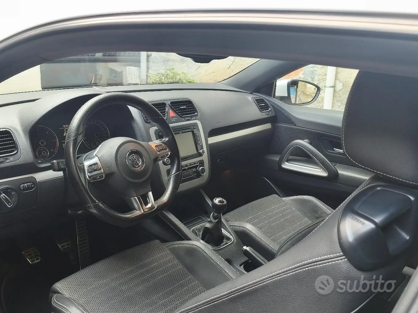 Volkswagen Scirocco 2010 photo 4